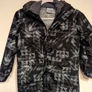 Boys three piece Columbia snow suit size S (8) Black /grey
